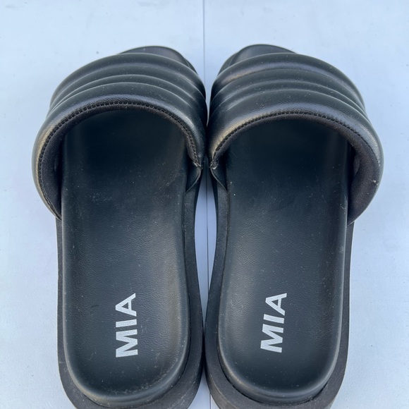 MIA Black Sandals - Picture 4 of 5